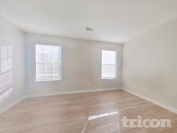 4th image of 386 Fox Trot Dr