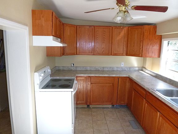 3rd image of 3806 Hampton Ave