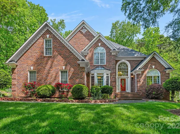 3124 Lakewood Edge Dr, Charlotte, NC 28269