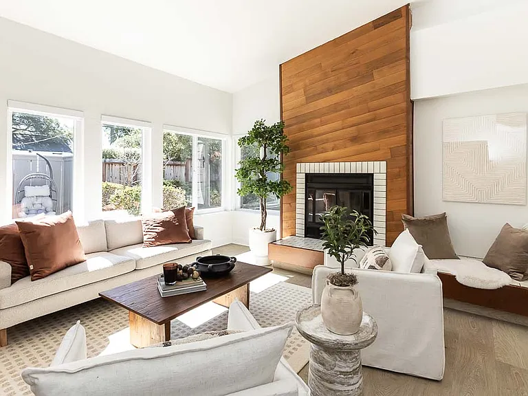 380 Christina Way — Photo 11