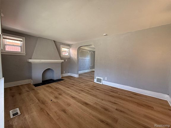3rd image of 16206 Snowden St