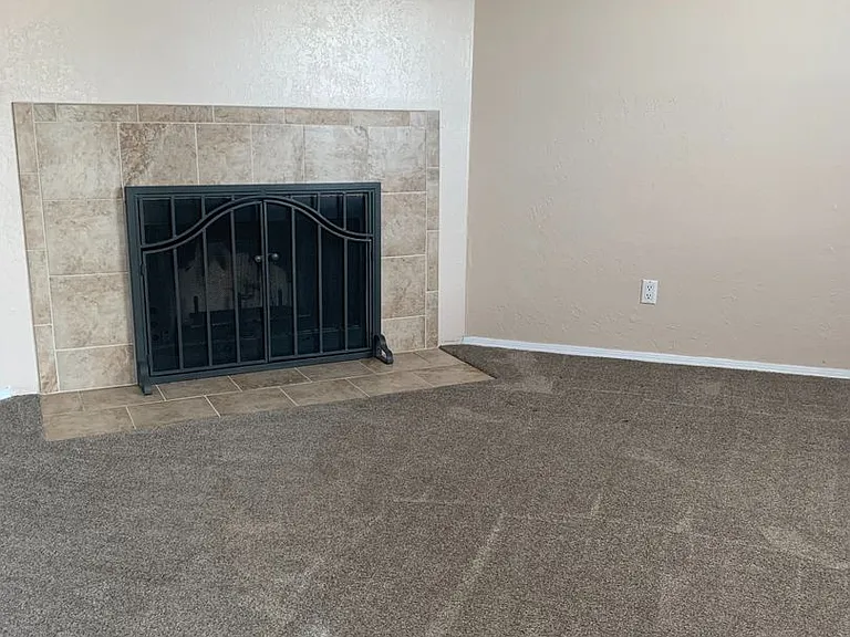 1011 Meadowlark Ct SE — Photo 2