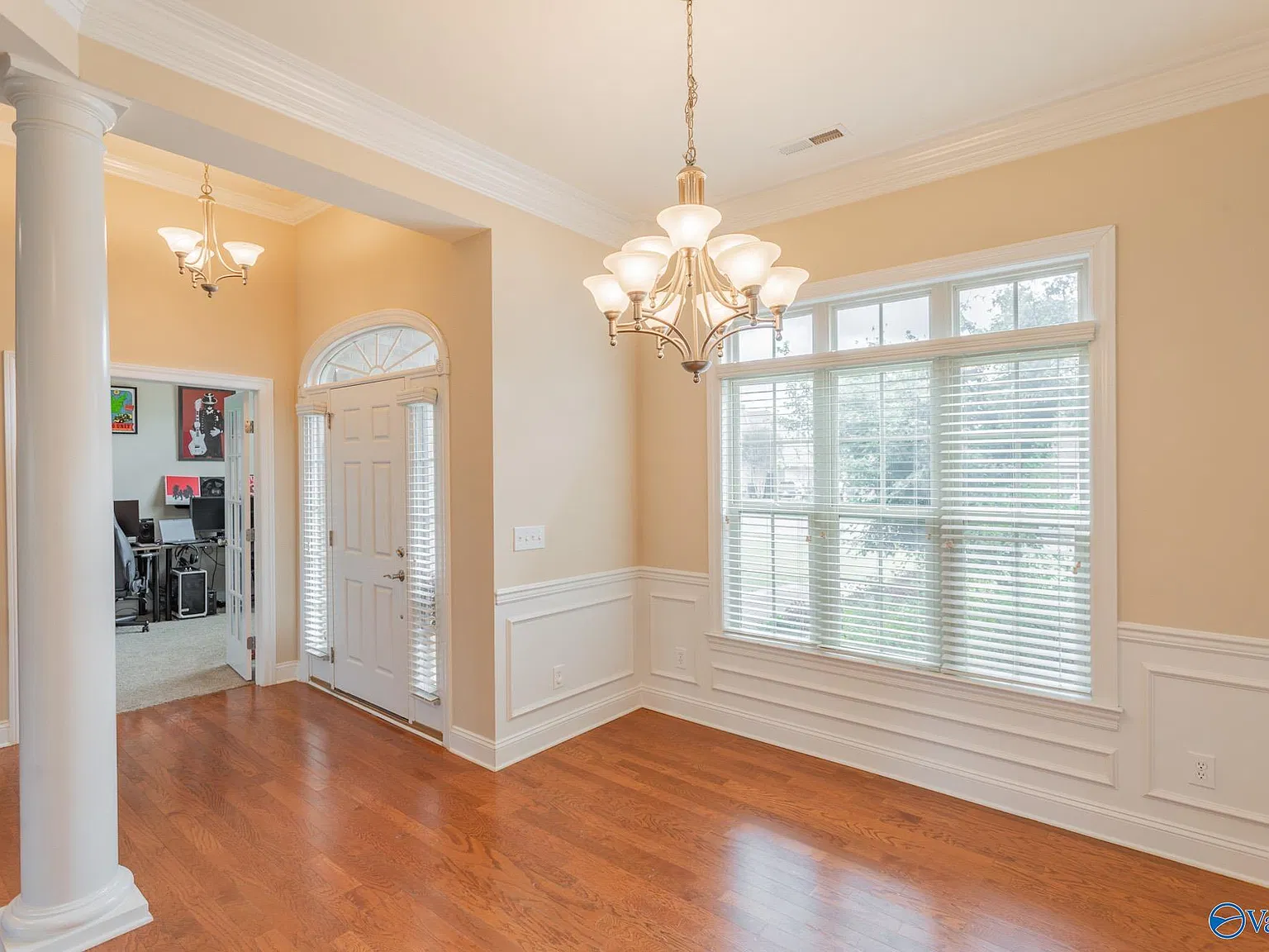 4 bed, 2.0 bath, 2303 sqft, $2,400 — Photo 4