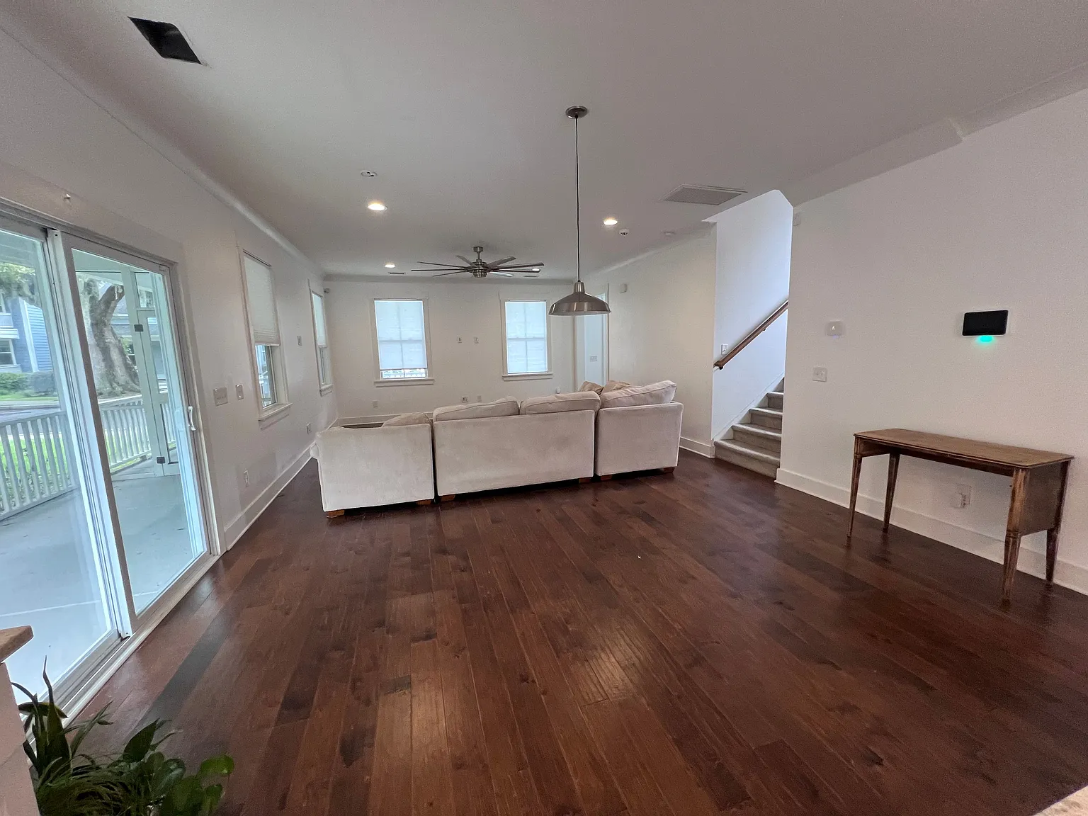 3 bed, 2.5 bath, 1900 sqft, $3,400 — Photo 4