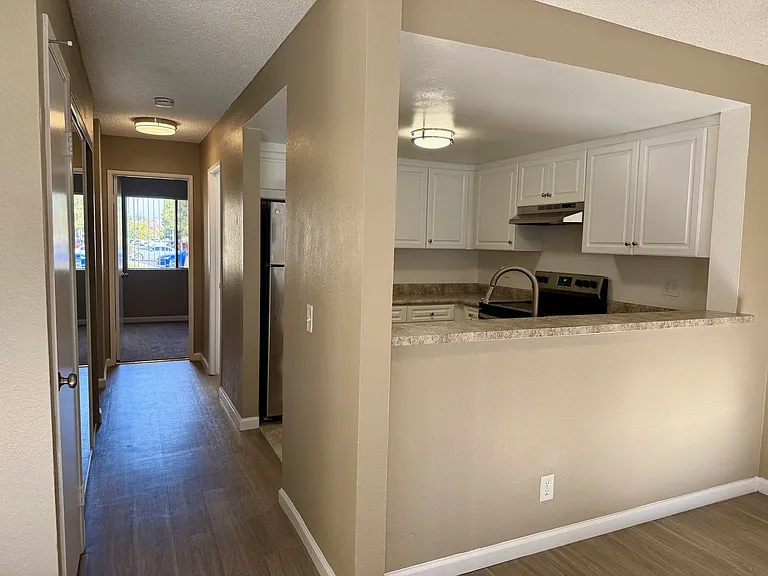 Summer Brook Apartments — Photo 20