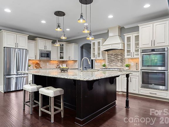 3rd image of 7377 Bay Cove Ct