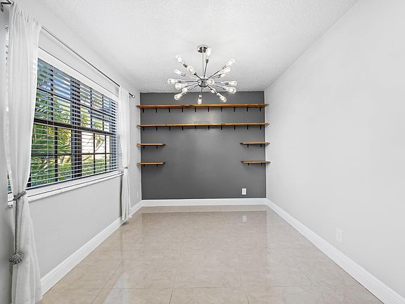 3rd image of 2127 NE 11th Avenue