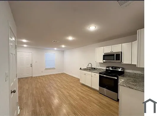 143 Huntington — Photo 3