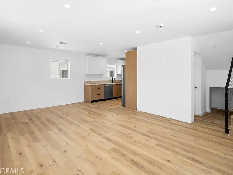 11047 Yarmouth Ave — Photo 8
