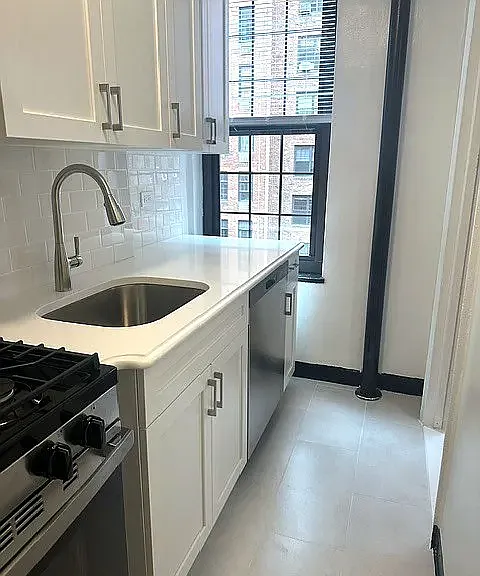 420 W 24th St #10A — Photo 5
