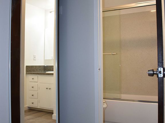 5th image of 315 Wayne Pl #204