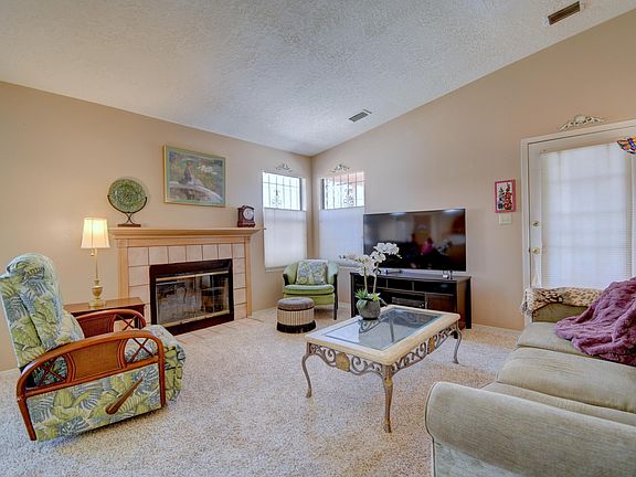 2nd image of 1616 Hollyberry Dr NE