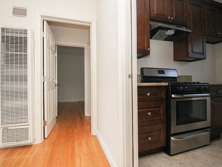 3375 Manning Ave — Photo 2