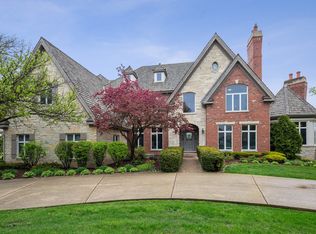 2 Hillcrest Ct, Burr Ridge, IL 60527