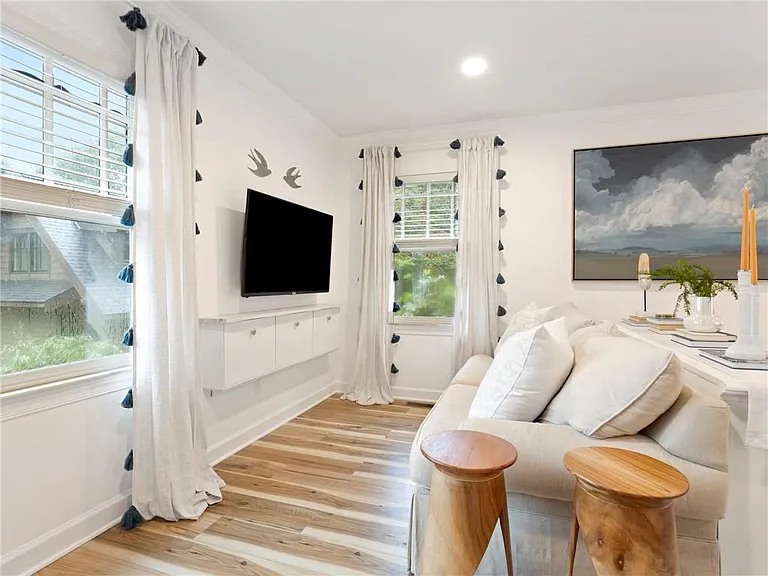 325 Sinclair Ave NE — Photo 8