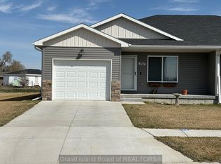 1010 E 19th St, Grand Island, NE 68801