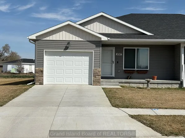 1010 E 19th St, Grand Island, NE 68801