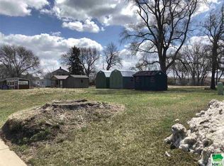 1125 E Cherry St, Vermillion, SD 57069