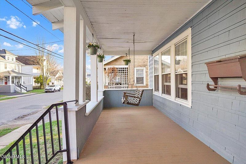 4th image of 1095 Regent Street