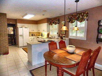 4th image of 3326 Plantation Dr