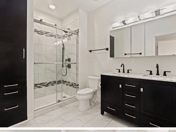 4th image of 1075 W Roosevelt Rd #308