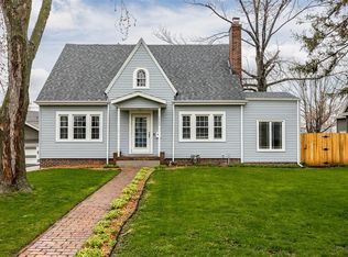 2248 Meadowbrook Dr SE, Cedar Rapids, IA 52403