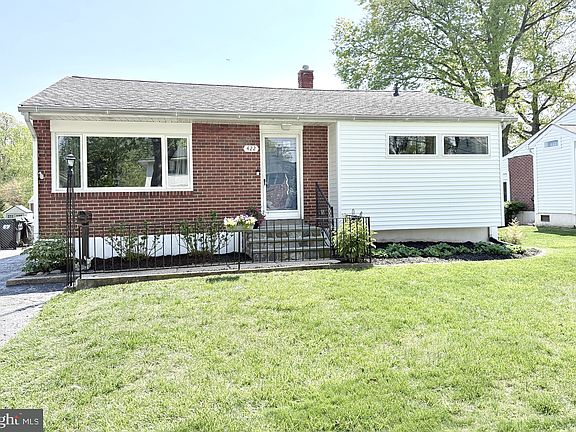 2nd image of 422 Roseanna Ave