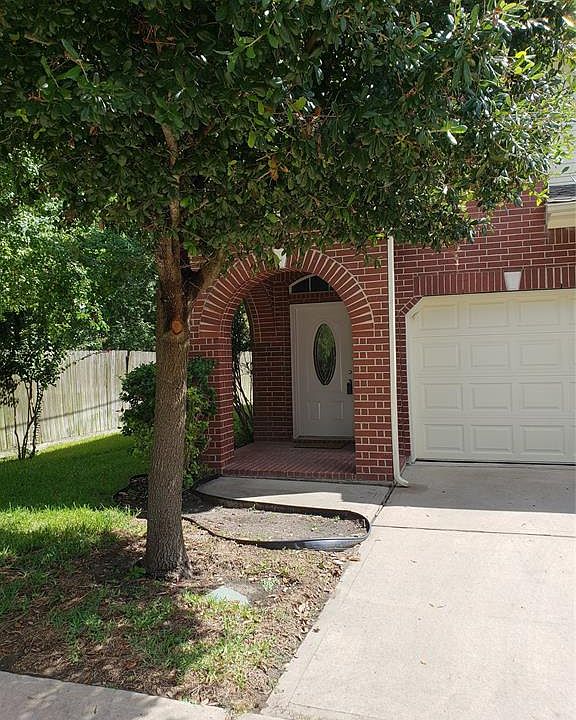 The charming entrance to this end unit