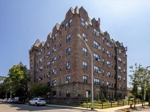 141 Wyckoff Place #2E, Woodmere, NY 11598