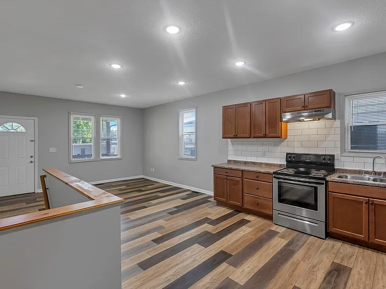 2023 - 2025 Sullivant Ave — Photo 13