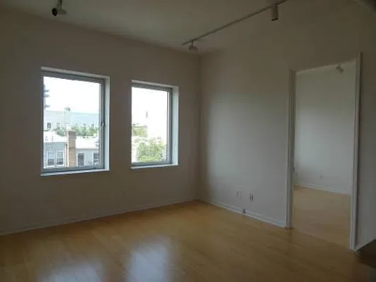 Rented by Dream Space Realty | media 18