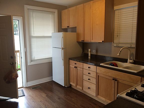 4th image of 3750 N Whipple St #1