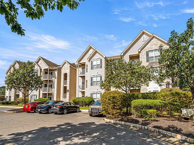 new-hampshire-commons-exteriors-and-amenities-3