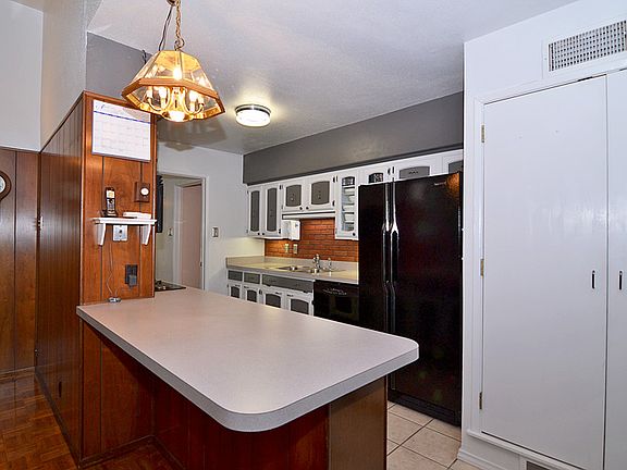 4th image of 920 Wisteria Way