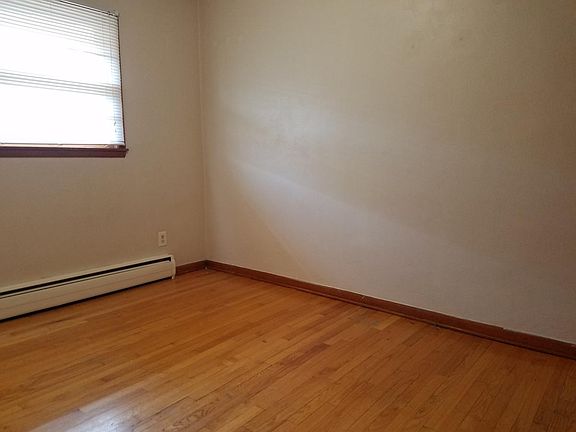 3rd image of 2600 Gabriel Ave APT 4