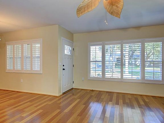 3rd image of 1515 Seabreeze St