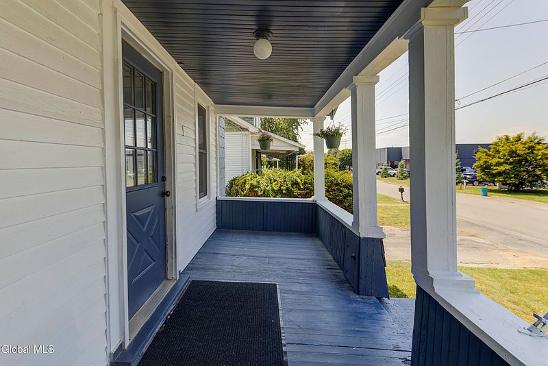 5th image of 32 Fullerton Avenue