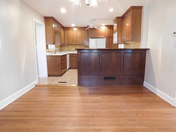 4th image of 2729 Northwoods Dr N