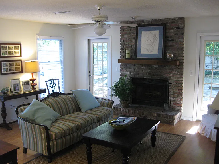 1491 Kinloch Ln — Photo 2