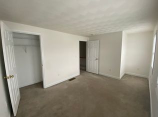 81 W 3rd St #B, Lowell, MA 01850