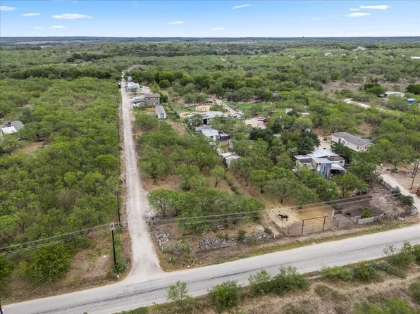 211 Caldwell Rd, Dale, TX 78616