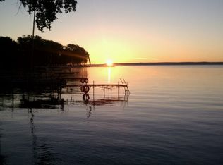 452 Rainbow Beach Rd, Neenah, WI 54956