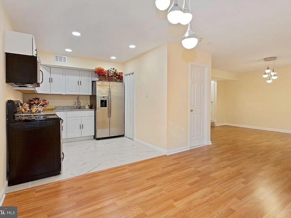 1st image of 43 Adams Dr NE