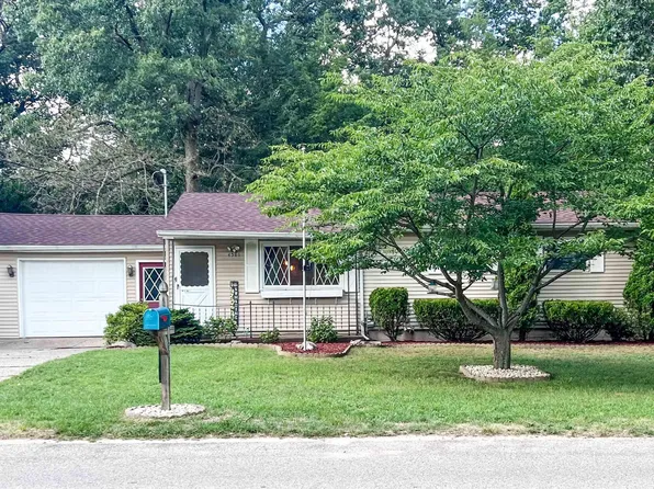 4581 Westshire Dr NW, Comstock Park, MI 49321