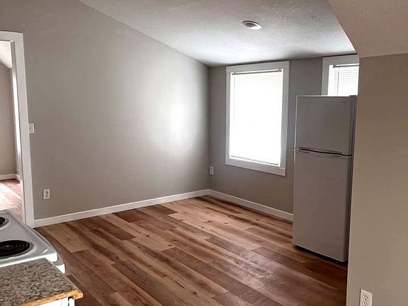 4th image of 1827 S Market St #B