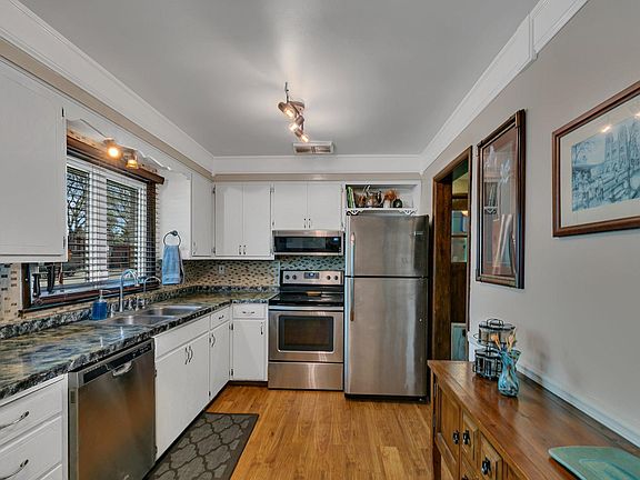 4th image of 131 1st St N