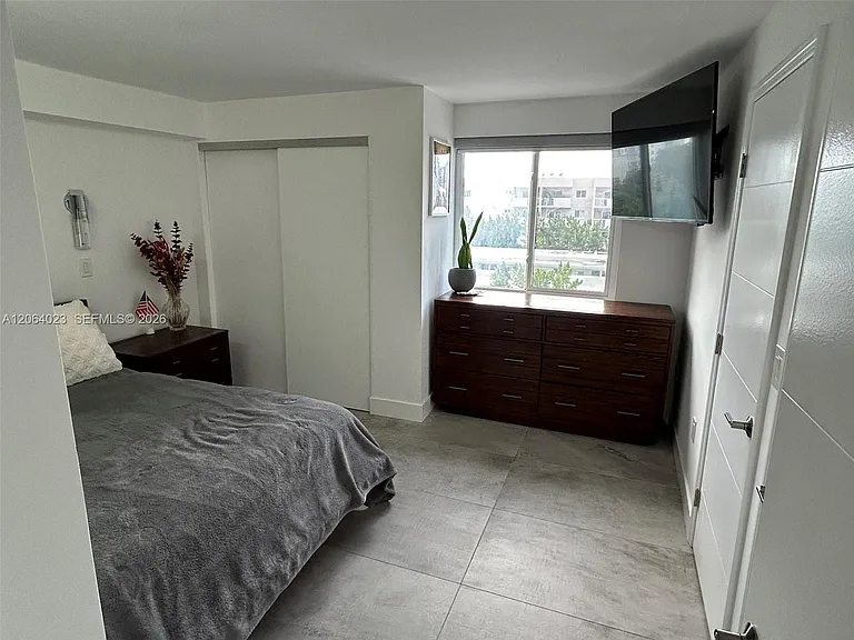 6725 Harding Ave #504 — Photo 34