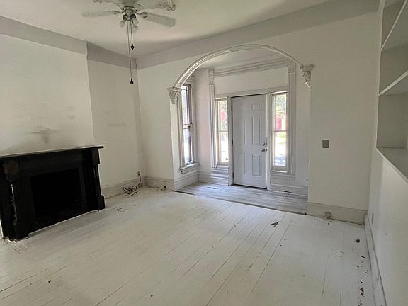 5th image of 239 Wilber Ave #2