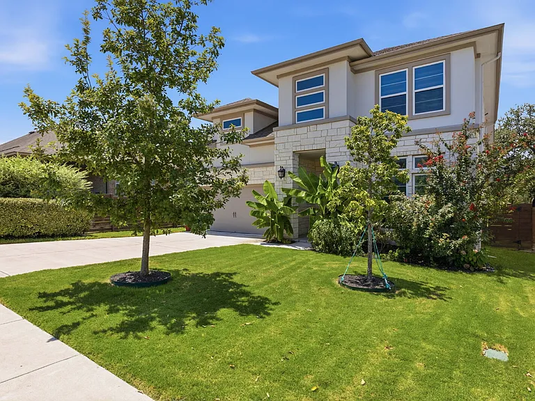 7220 Poulain Dr — Photo 3