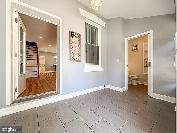5th image of 204 Barker Ave